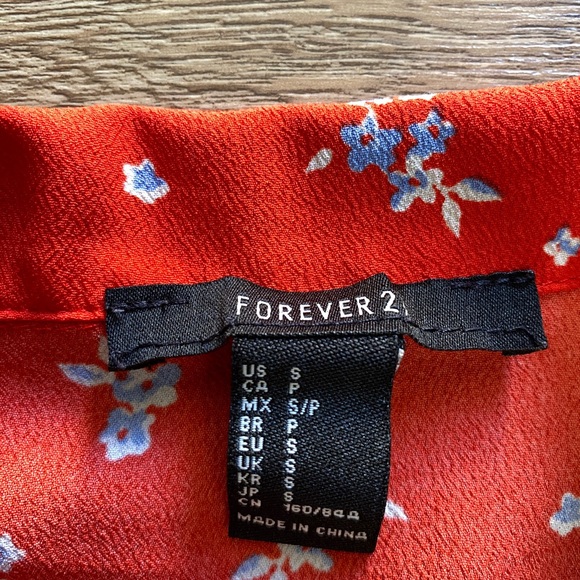 Red Flower Pattern Crop Top with Front Tie from Forever 21 - Picture 2 of 5